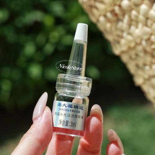 成分是決定一款護膚品功效的關鍵，麗珠蘭白盒和黑盒在成分上有著明顯的差異